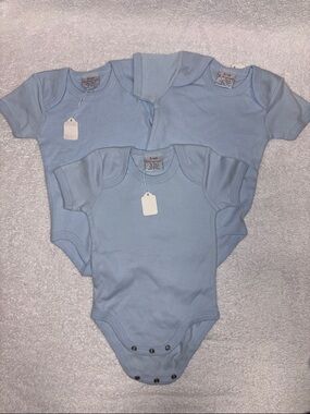 Sweet impressions Soft Light Blue Short-Sleeve Baby Bodysuit 3 size 6/12m nwt